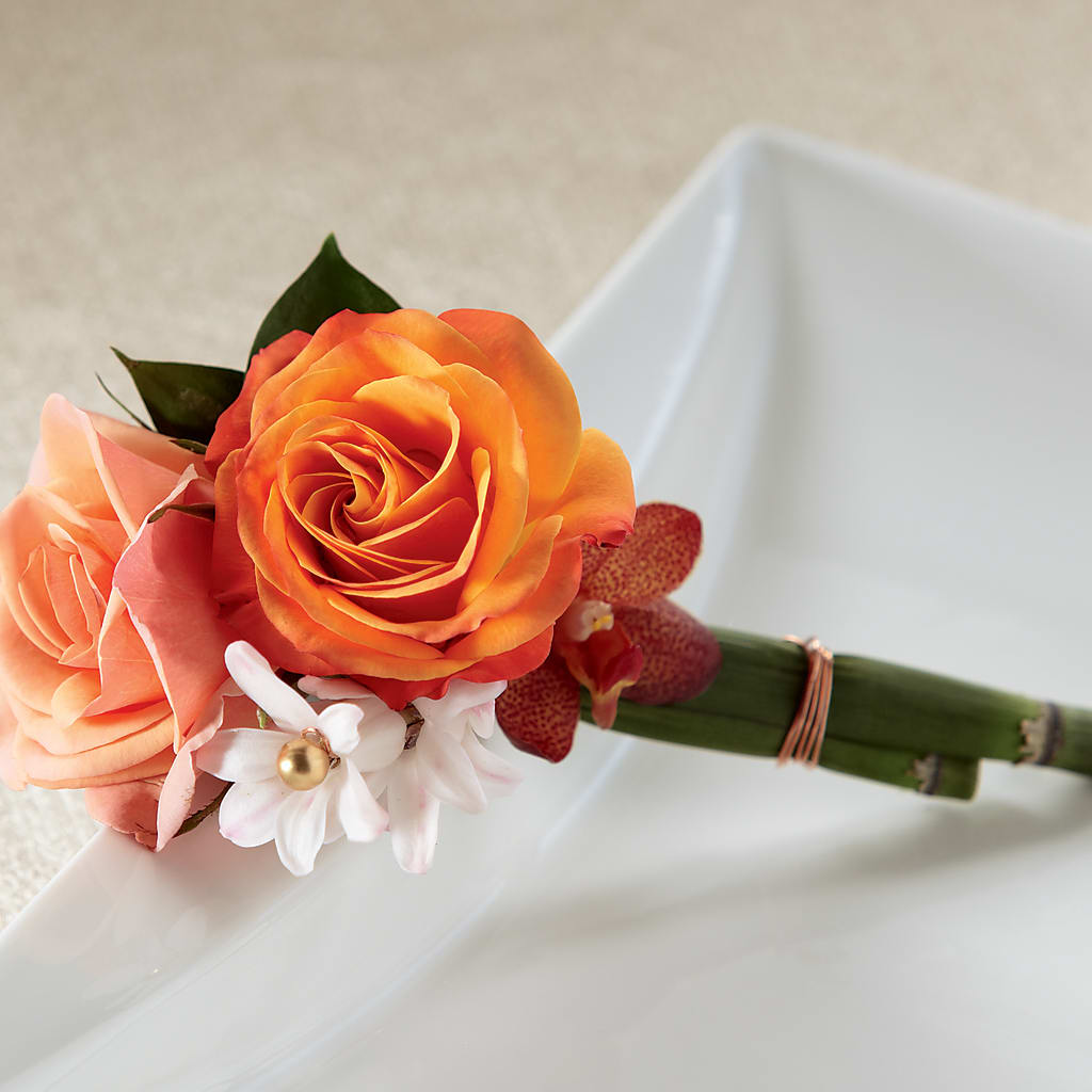 Sunset Dream Boutonniere – FLOWER HOUSE PLANTS & BLOOMS, Willowick OH
