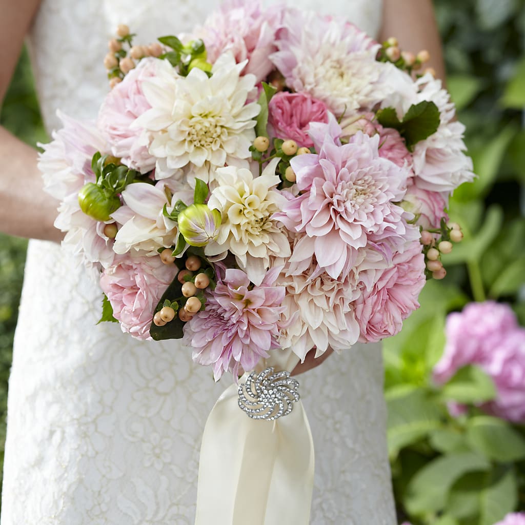 Heart's Promise Bouquet – FLOWER HOUSE PLANTS & BLOOMS, Willowick OH