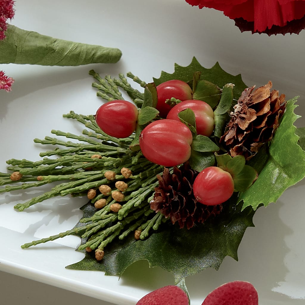 Red Berry Boutonniere – FLOWER HOUSE PLANTS & BLOOMS, Willowick OH