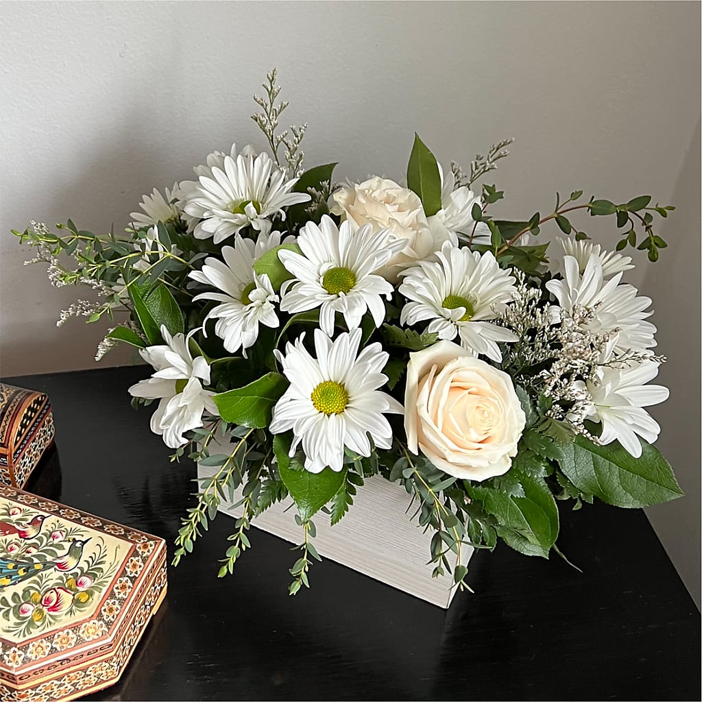 Fresh Linen Box Bouquet – FLOWER HOUSE PLANTS & BLOOMS, Willowick OH
