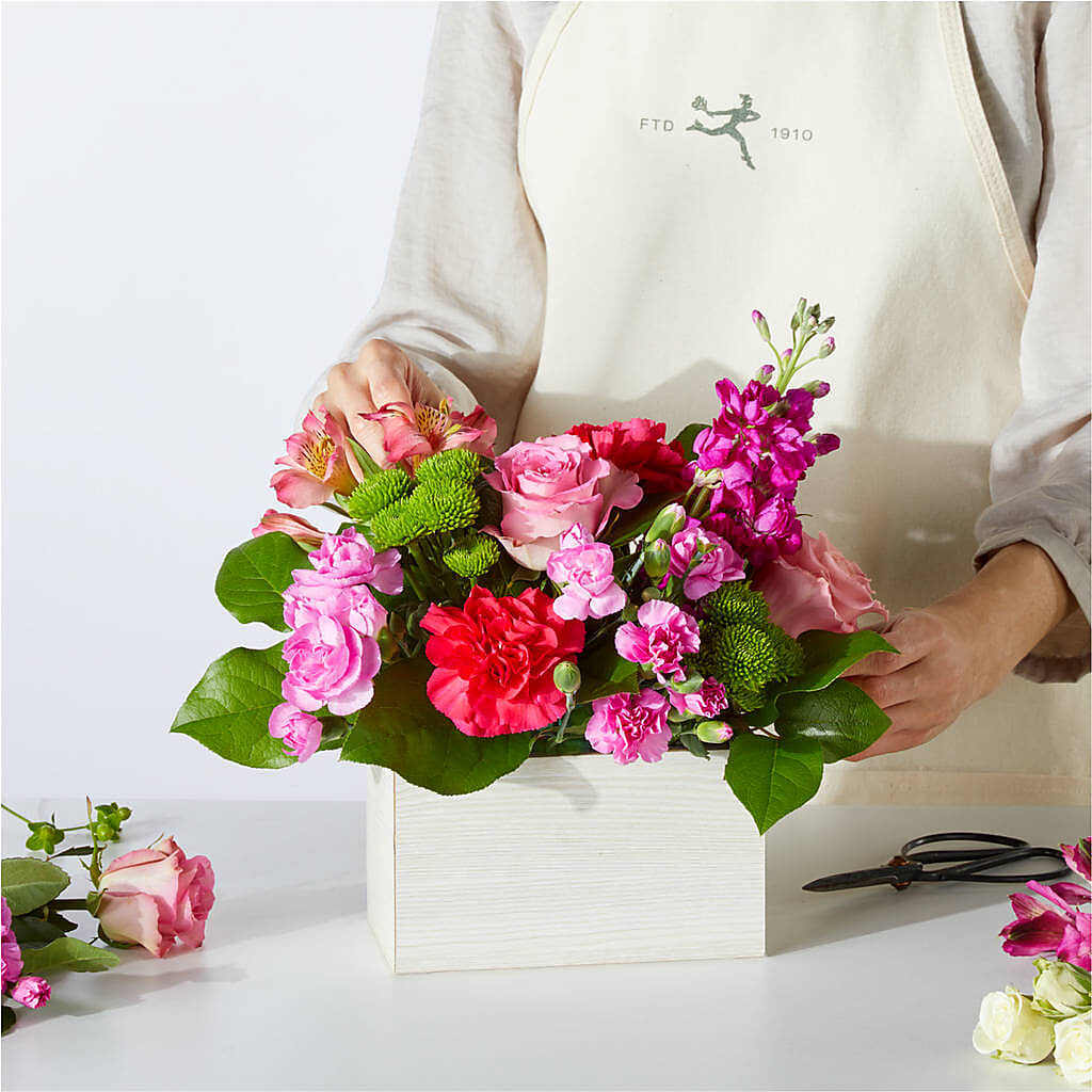 Sweetberry Box – A Florist Original – FLOWER HOUSE PLANTS & BLOOMS, Willowick OH