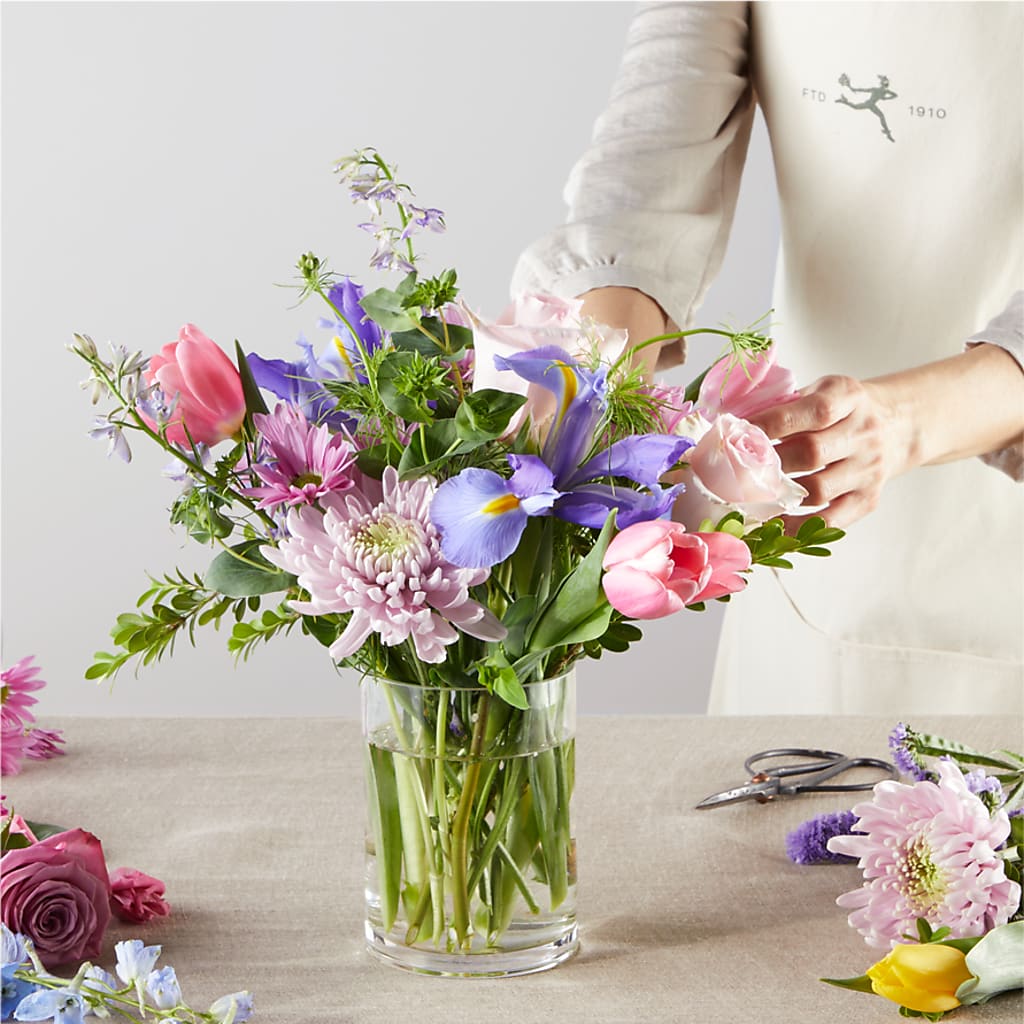 Pastel Tradition - A Florist Original – FLOWER HOUSE PLANTS & BLOOMS, Willowick OH