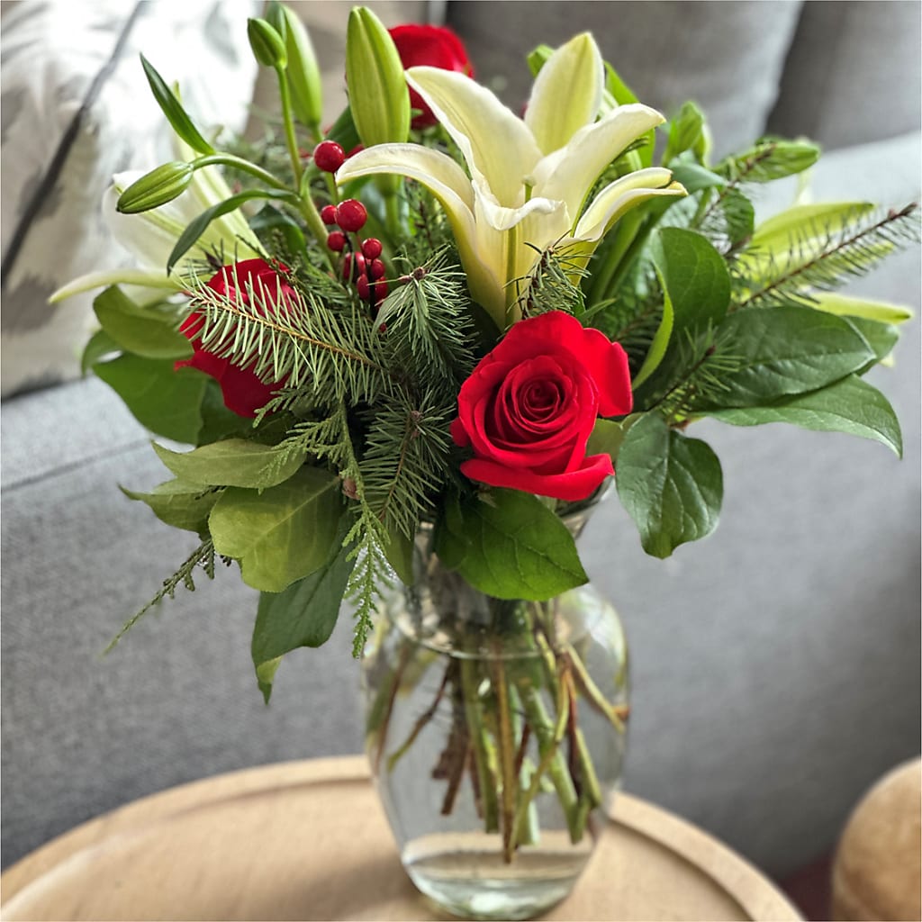 Sparkling Snowflakes Bouquet – FLOWER HOUSE PLANTS & BLOOMS, Willowick OH
