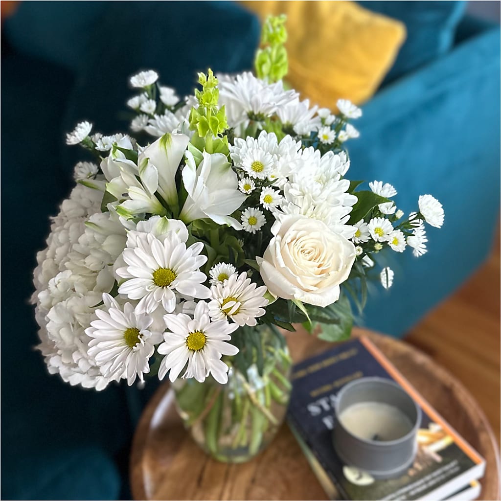 Classic Ivory – A Florist Original – FLOWER HOUSE PLANTS & BLOOMS, Willowick OH
