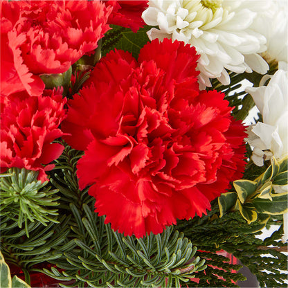 Christmas Market Bouquet – FLOWER HOUSE PLANTS & BLOOMS, Willowick OH