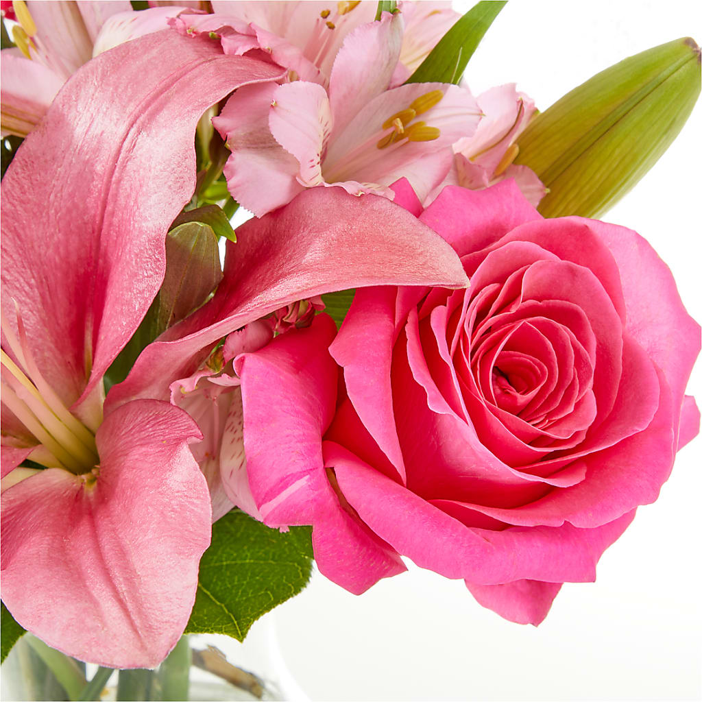 Lots of Love Bouquet – FLOWER HOUSE PLANTS & BLOOMS, Willowick OH