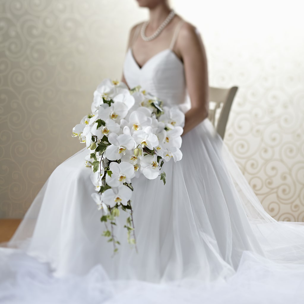 Classic White Bouquet – FLOWER HOUSE PLANTS & BLOOMS, Willowick OH