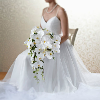 Classic White Bouquet – FLOWER HOUSE PLANTS & BLOOMS, Willowick OH